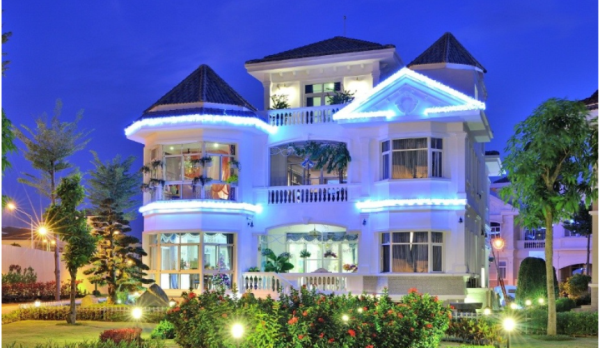 Đèn rọi cột ngoài trời – Giải pháp chiếu sáng kiến trúc sang trọng, hiện đại